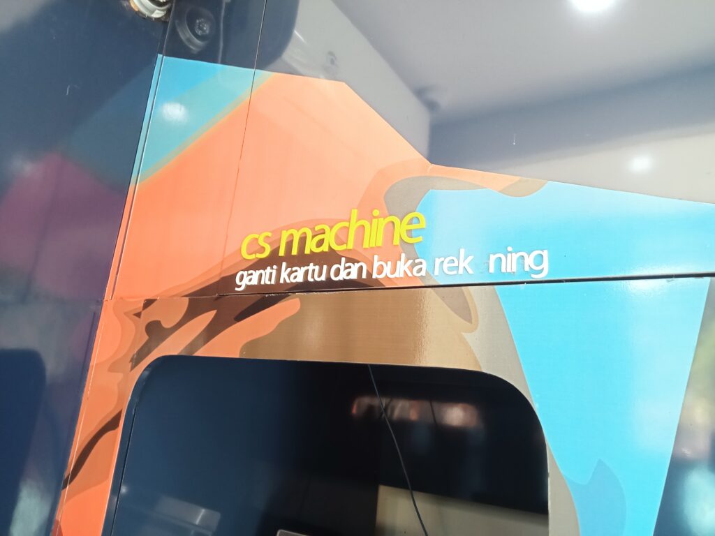 ganti kartu atm mandiri tak perlu antri, cukup lewat cs machine mandiri